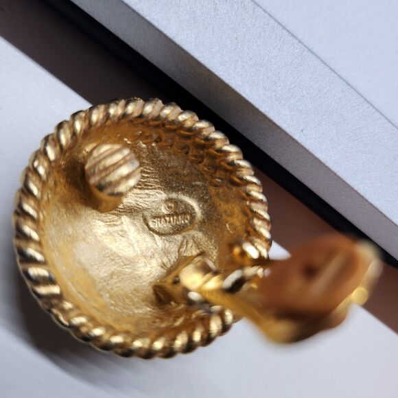 RJ Graziano Clip On Earrings Womens Goldtone Jewelry 1 inch round Vintage - Picture 10 of 11